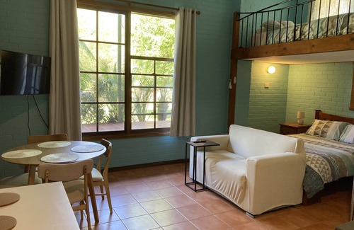 Stanwell Tops Apartment | Comfortable airconditioned apartment