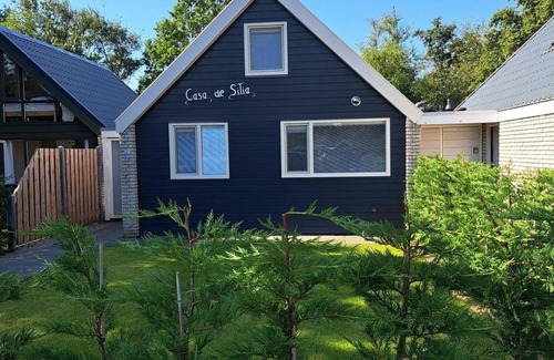Sint Maartensvlotbrug House | Comfortable and modern furnished holiday home, sleeps 6, WiFi on quiet holiday park close to beach, woods and dunes