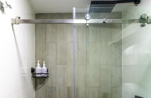 Zona 7 Apartment | Comfortable and Beautiful Room 5 minutes from Tikal Futura H3