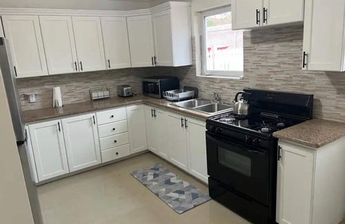 Nassau House | Comfortable and Cozy Townhouse in Paradise!