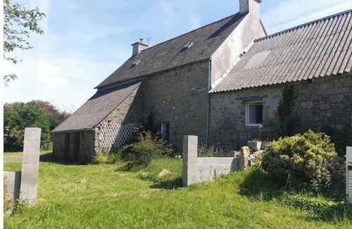 Cleder House | Comfortable and functional