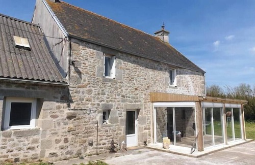 Cleder House | Comfortable and functional