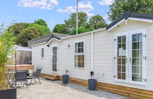 Chysauster House | Comfortable and modern 10ft-wide caravan.