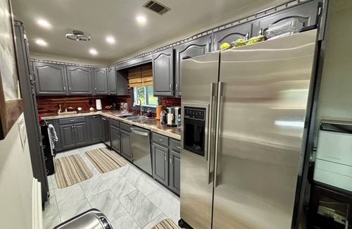 Industrial House | Comfortable and safe neighborhood Riverview Home. Close to Dozens of Restaurants