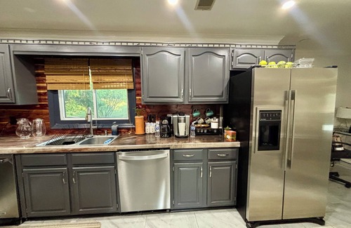 Industrial House | Comfortable and safe neighborhood Riverview Home. Close to Dozens of Restaurants
