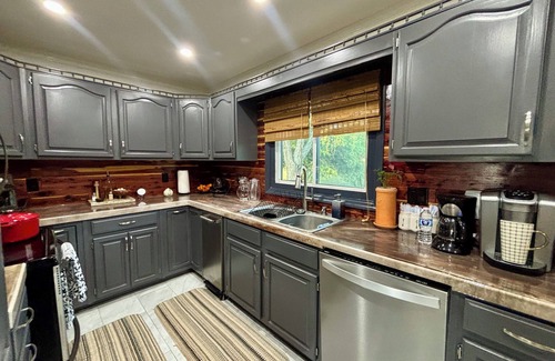 Industrial House | Comfortable and safe neighborhood Riverview Home. Close to Dozens of Restaurants