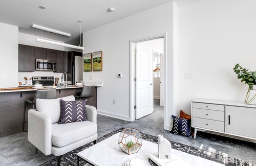 Richmond Apartment | Comfortable and sleek condo in great location!