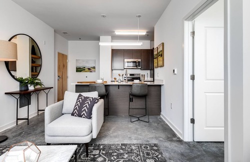 Richmond Apartment | Comfortable and sleek condo in great location!
