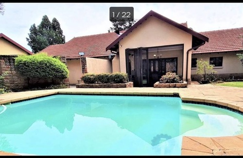 Centurion House | Comfortable and spacious holiday home with beautiful garden