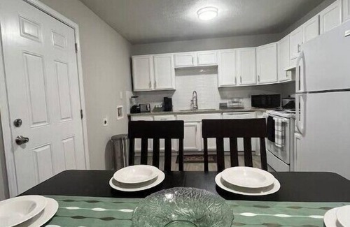 Athens House | Comfortable and Spacious with King and Queen Beds