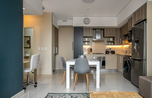 Greater Johannesburg Metropolitan Area Apartment | Comfortable and Stylish in Rosebank