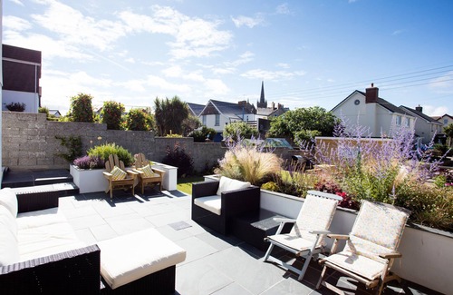 Bude House | Comfortable and well equipped 4 bedroom family home - 600m from the beach
