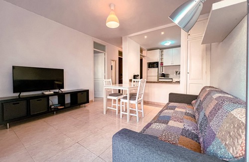 Callao Salvaje Apartment | Comfortable apartment near the beach with top restaurants and shopping options.