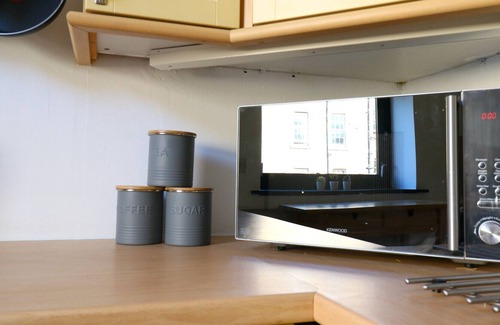 Kelvinbridge Apartment | Comfortable Apartment in lively West End