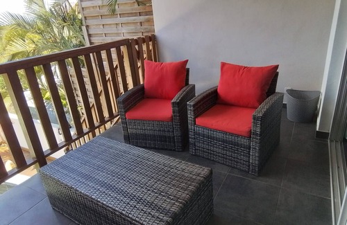 La Possession House | Comfortable apartment with terrace near Saint-Denis