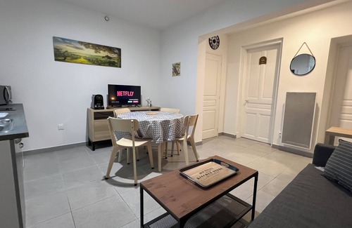 Pierrelatte Apartment | Comfortable apartment, T2, 40m², renovated ground floor, city center