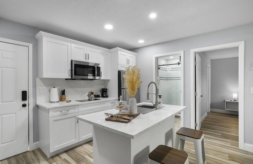 North Forest Hills Villa | COMFORTABLE apartment close to Bush GARDEN, 15min DOWNTOWN TAMPA