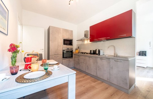 Parma Apartment | Comfortable apartment located on the third floor, of four in total, of a renovated 1970s building NOT equipped with a lift.In 50 m2 of space it accommodates 4 people with a double bedroom and a queen-size sofa bed in the living room.It is located within