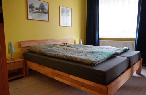 Neßmersiel Apartment | Comfortable apartment on the dike, child-friendly, garden, beach chair, WiFi