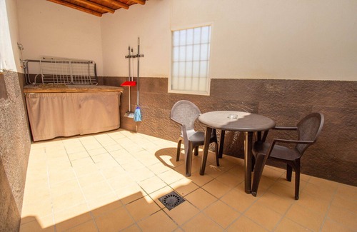 Playa Granada Apartment | Comfortable Apartment with Courtyard in Motril