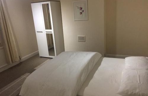 Aylestone House | Comfortable big room in Leicester