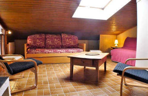 Samoens Apartment | Comfortable & bright apartment with balconies, pets allowed and covered parking