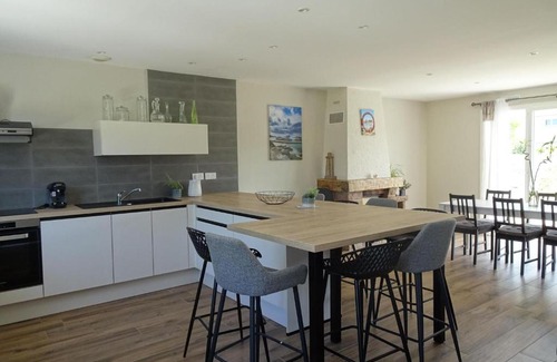 Pleumeur-Bodou House | Comfortable Bungalow, Pink Granite Coast