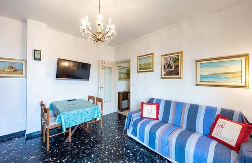 Arma di Taggia Apartment | Comfortable central - large terrace-solarium - beach 4 minutes walk - bright