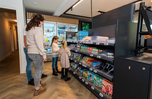 Ruinen Ski Chalet | Comfortable chalet, in a beautiful holiday park