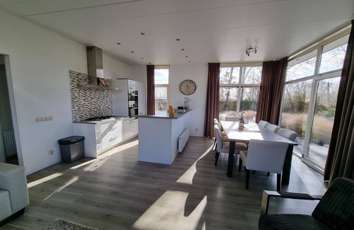 Susteren Ski Chalet | Comfortable Chalet in Resort Park