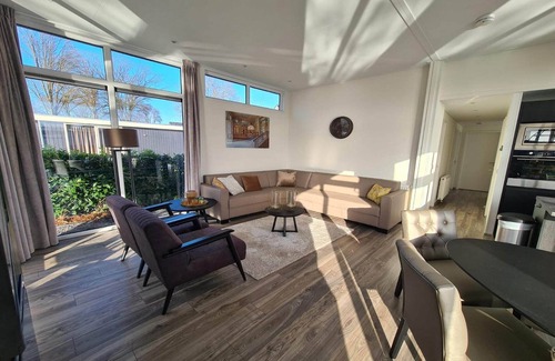 Susteren Ski Chalet | Comfortable Chalet in Resort Park