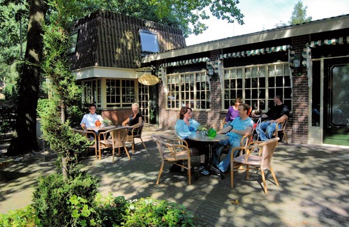 Hoge Hexel Ski Chalet | Comfortable chalet with a combi microwave, in green Twente