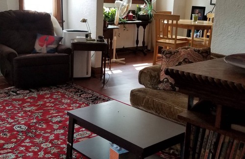 Ottawa Apartment | Comfortable, charming 2 bedroom upper duplex in Toledo, Ohio.