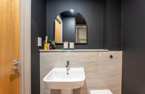 Leeds Apartment | Comfortable City 1BR with Sofa Bed