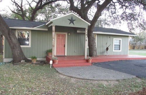 San Leanna House | Comfortable, clean, newly remodeled house south of Austin.