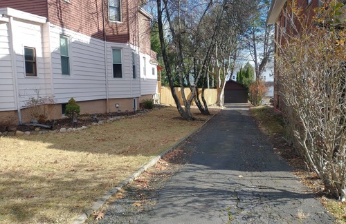 Ridgefield Park House | Comfortable, Convenient to NY 2-Bedroom House with Large Yard and Parking