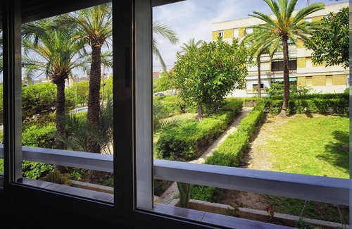 Alicante Apartment | Comfortable conditioned apartment with three dormitories sorrounded by gardens.