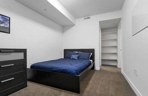Salt Lake City Apartment | Comfortable ✭ Convenient ✭ Hot Tub, Gym +more