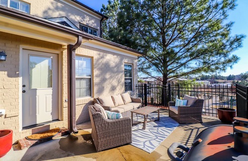 Oxford House | Comfortable, Convenient and Well Appointed 3B/3.5BA