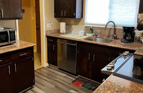 Alameda Apartment | Comfortable, convenient 4BR 2BA apt in Alameda