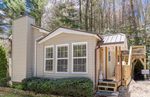 Highlands House | Comfortable, Convenient, Hot Tub and Freshly Renovated!