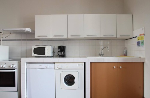 Periers Cottage | Comfortable cottage in former stud with Wifi and pets allowed