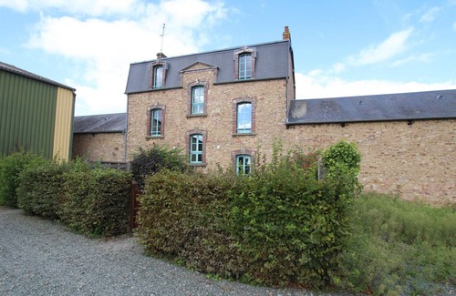 Periers Cottage | Comfortable cottage in former stud with Wifi and pets allowed