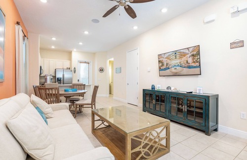 West Kissimmee Cottage | Comfortable Cottage near Disney with Margaritaville Resort & Island H20.
