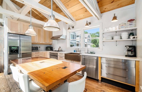 Glen Arbor House | Comfortable cottage near Lake Michigan with gas fireplace, washer/dryer, patio