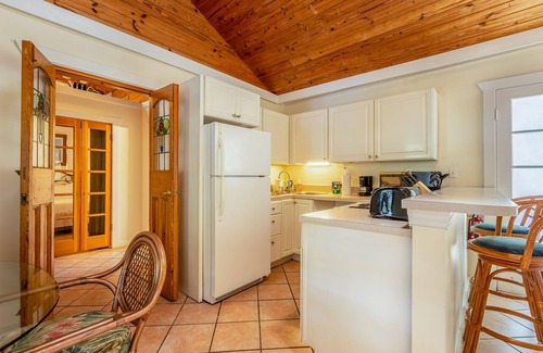 Downtown Cabin | Comfortable Cottage with Private Pool & Lovely Garden - Great Location