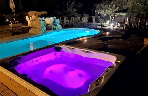 Banne House | Comfortable country house in the heart of nature, with jacuzzi, sleeps 10