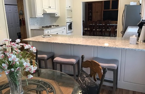 Toccoa House | Comfortable country living close in to historic downtown Toccoa