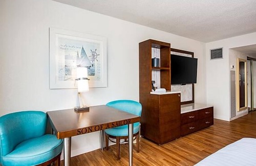 Osage Beach Hotel | Comfortable Countryside Stay! Pool, Free Parking, Near Main Street Music Hall