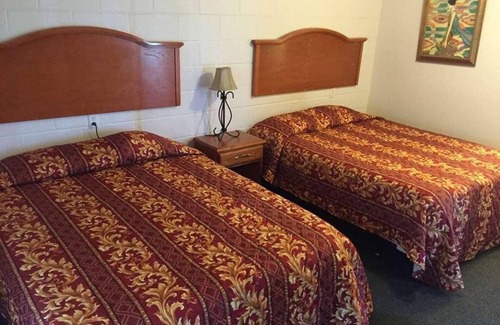 Fairview Hotel | Comfortable Countryside Stay at Knights Inn Fairview! 2 Budgget-friendly Units